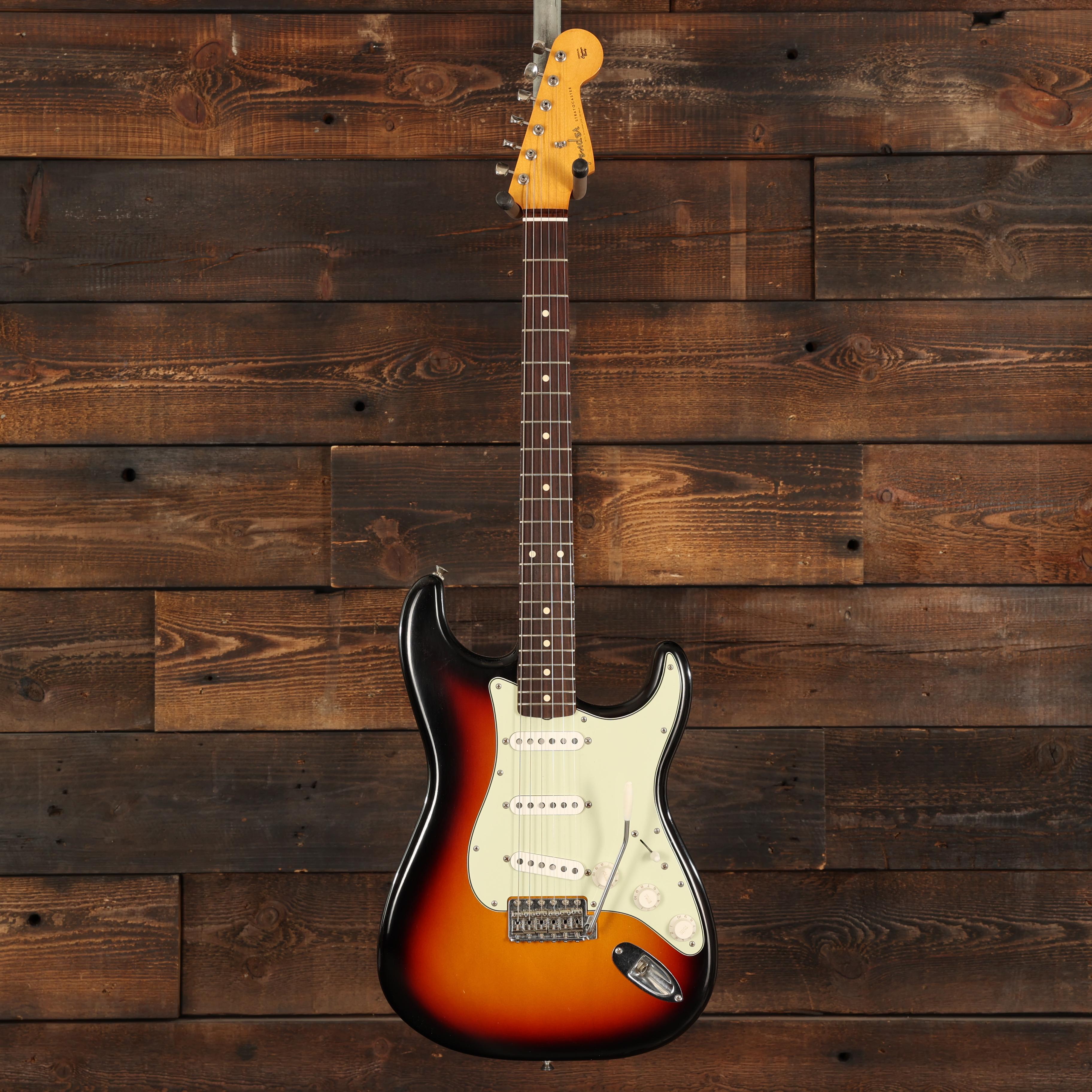 Fender FSR Road Worn '60s Stratocaster in Three Colour Sunburst
